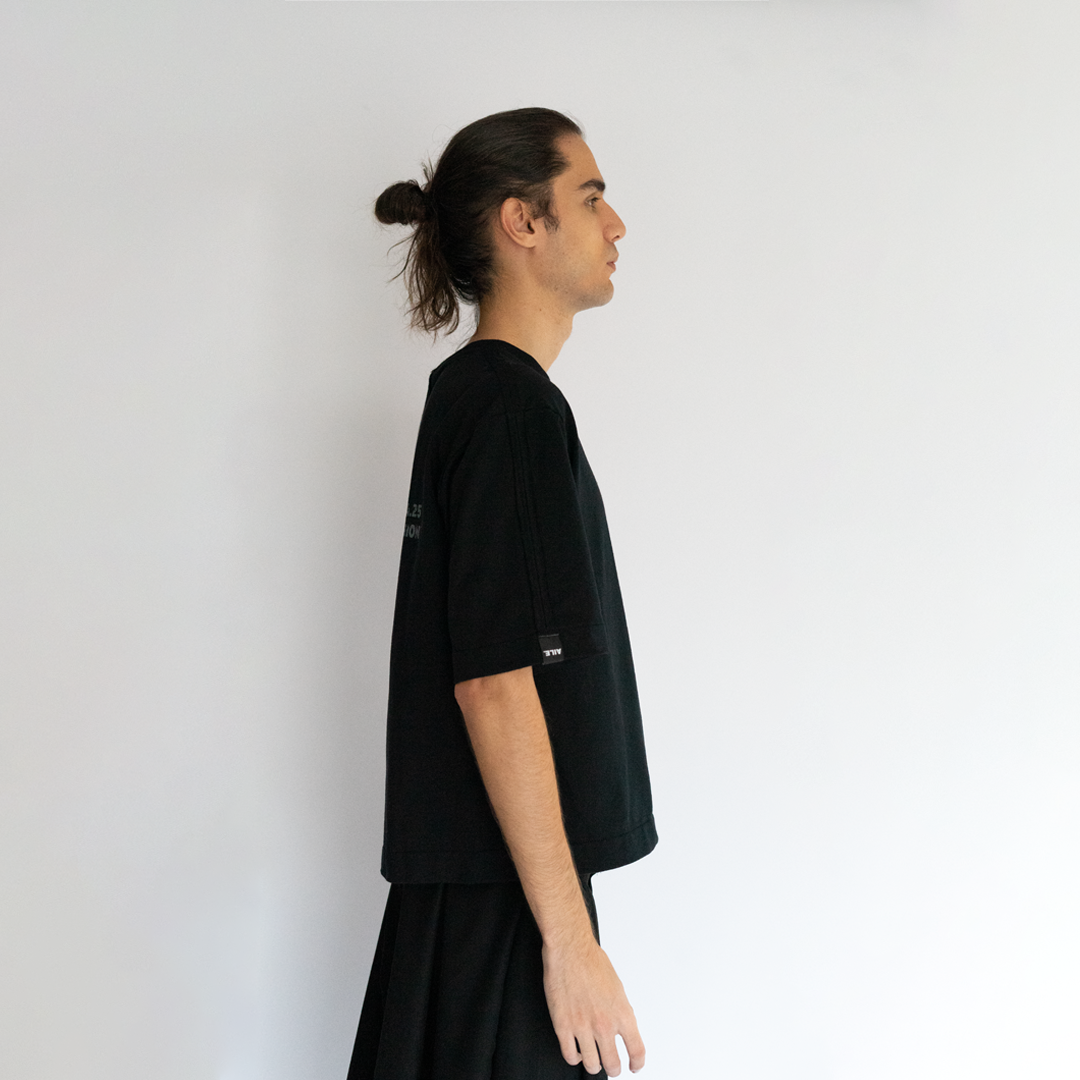 OVERSIZE CROPPED GRAPHIC T-SHIRT IN BLACK