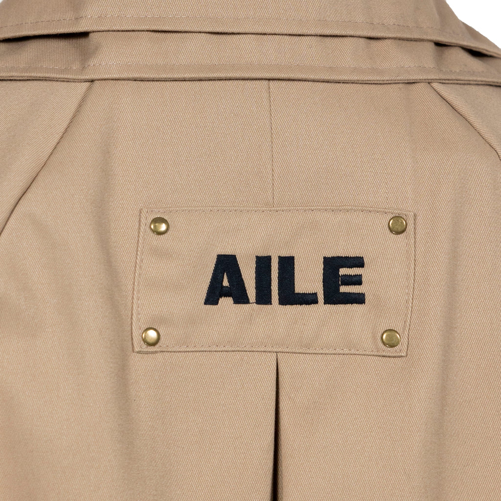 Gabardina AILE BRAND beis artesanal hecha a mano en Vigo, Galicia.
