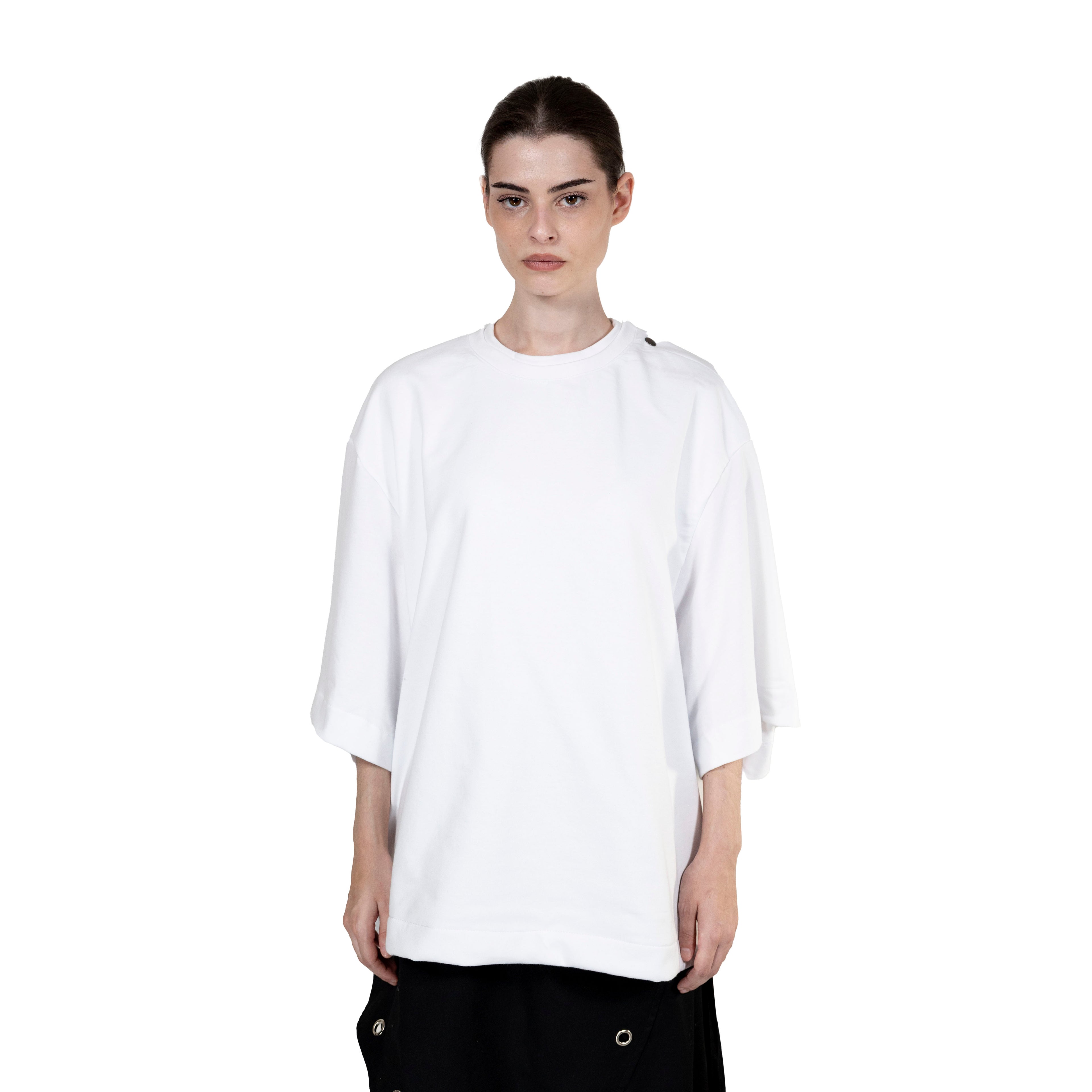 MULTIPOSITION WHITE TEE - "THE BED"