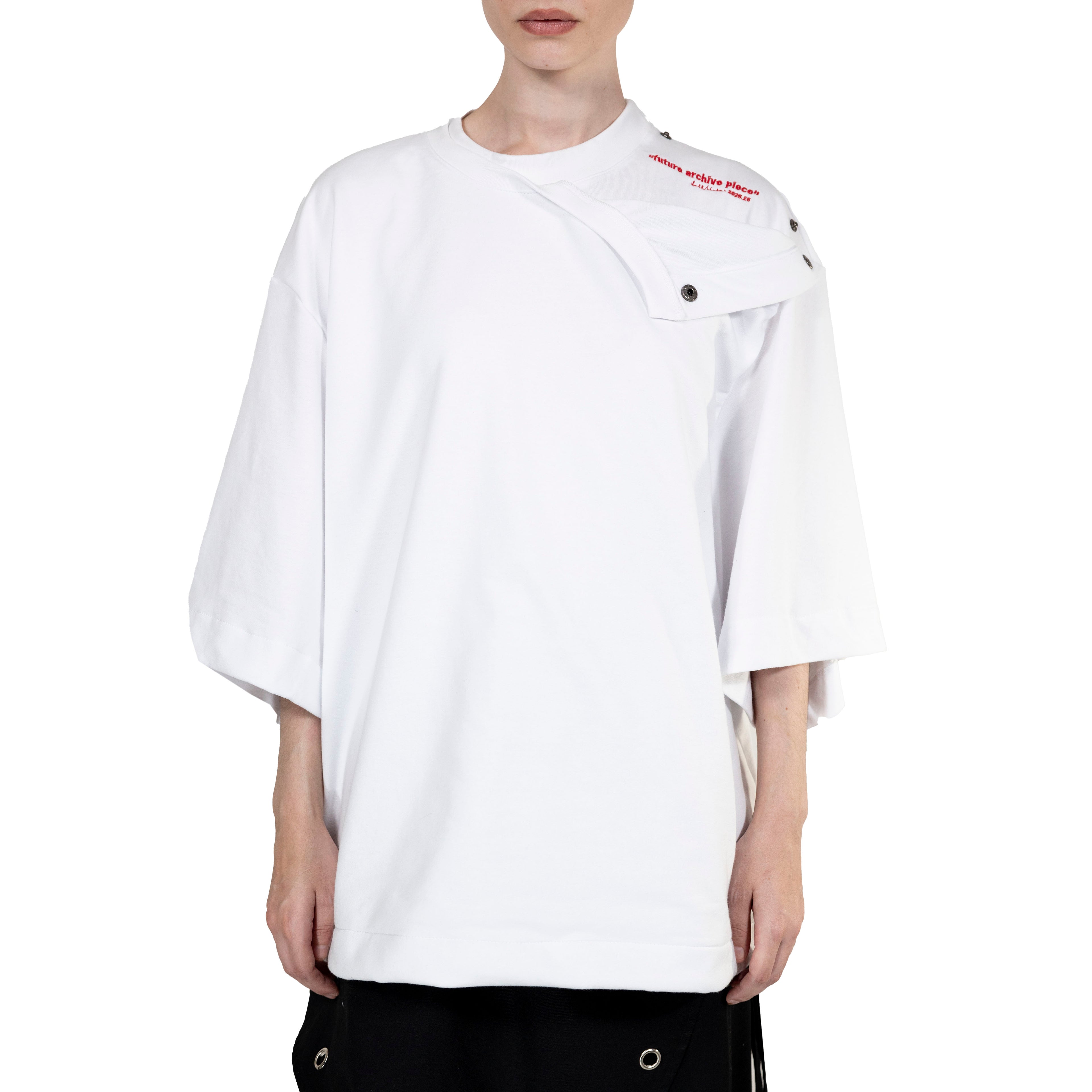 MULTIPOSITION WHITE TEE - "THE BED"