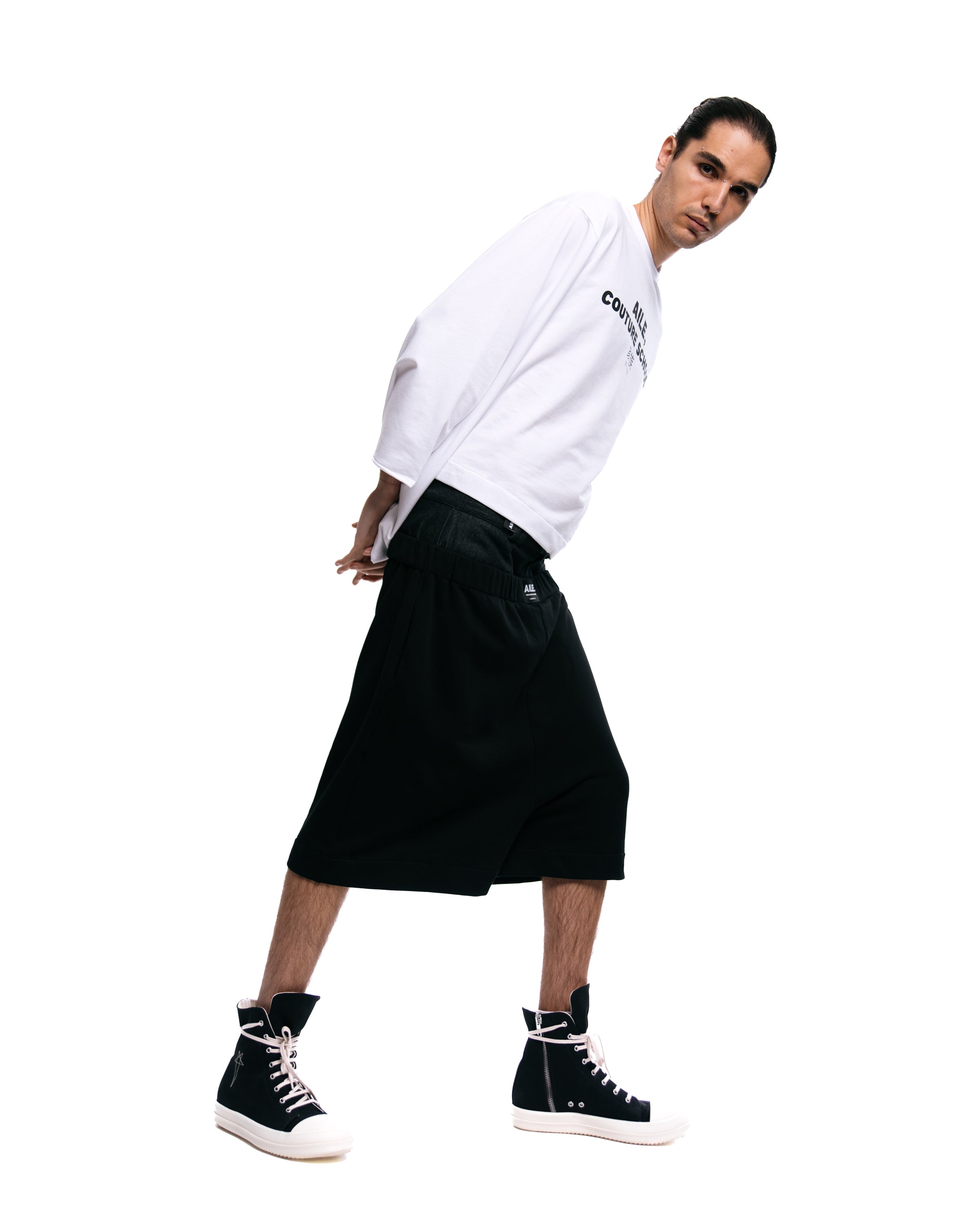 Jersey short sweatpants in color black with double denim waistband in black.AILE BRAND