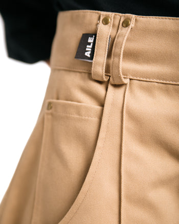 Tejido alta calidad, corte oversize, pierna forma triangulo y 5 bolsillos, diseñada para ser utilizada por cualquier persona que valore la comodidad y el diseño de vanguardia_Aile Brand