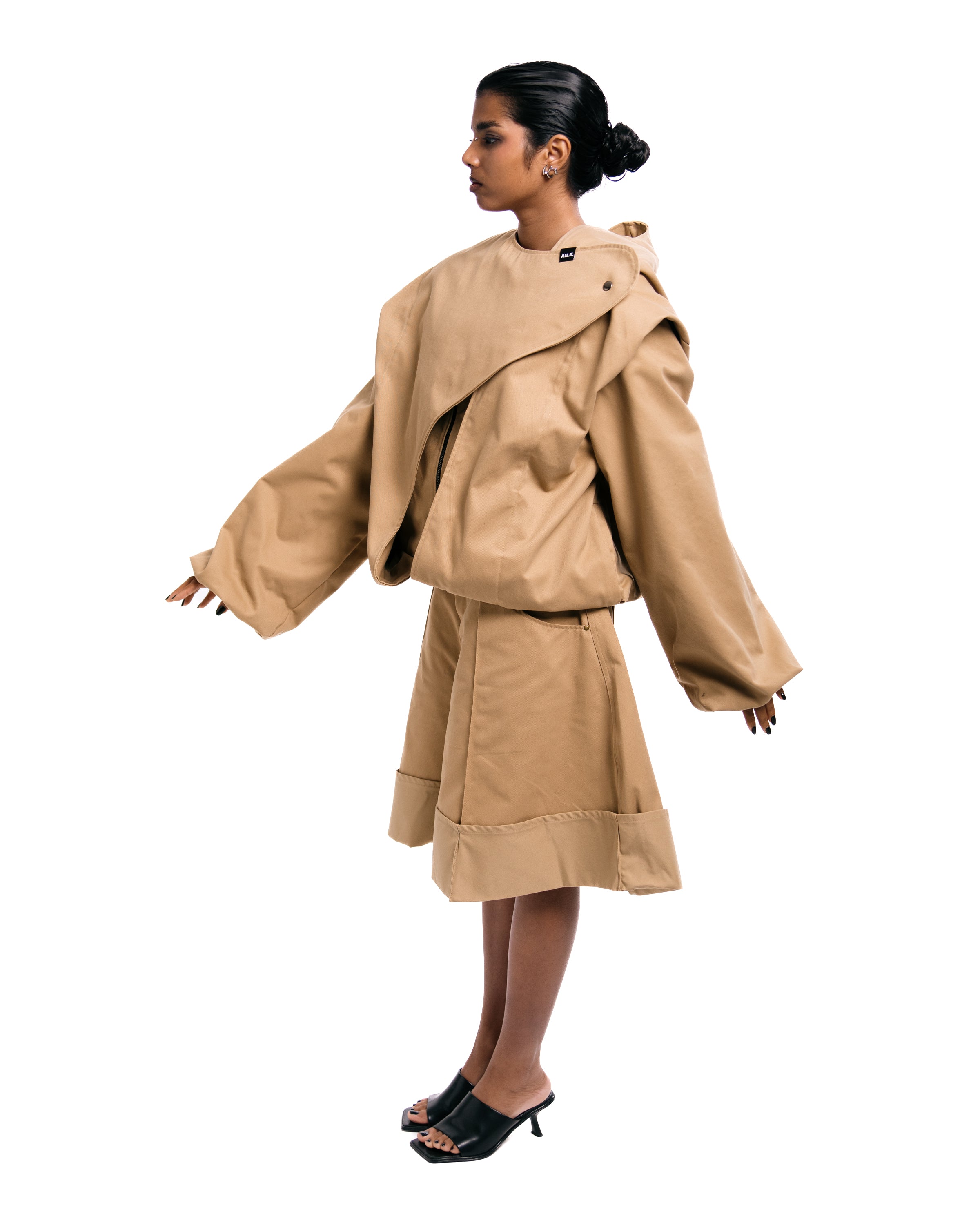 HOOD TWILL JACKET IN BEIGE