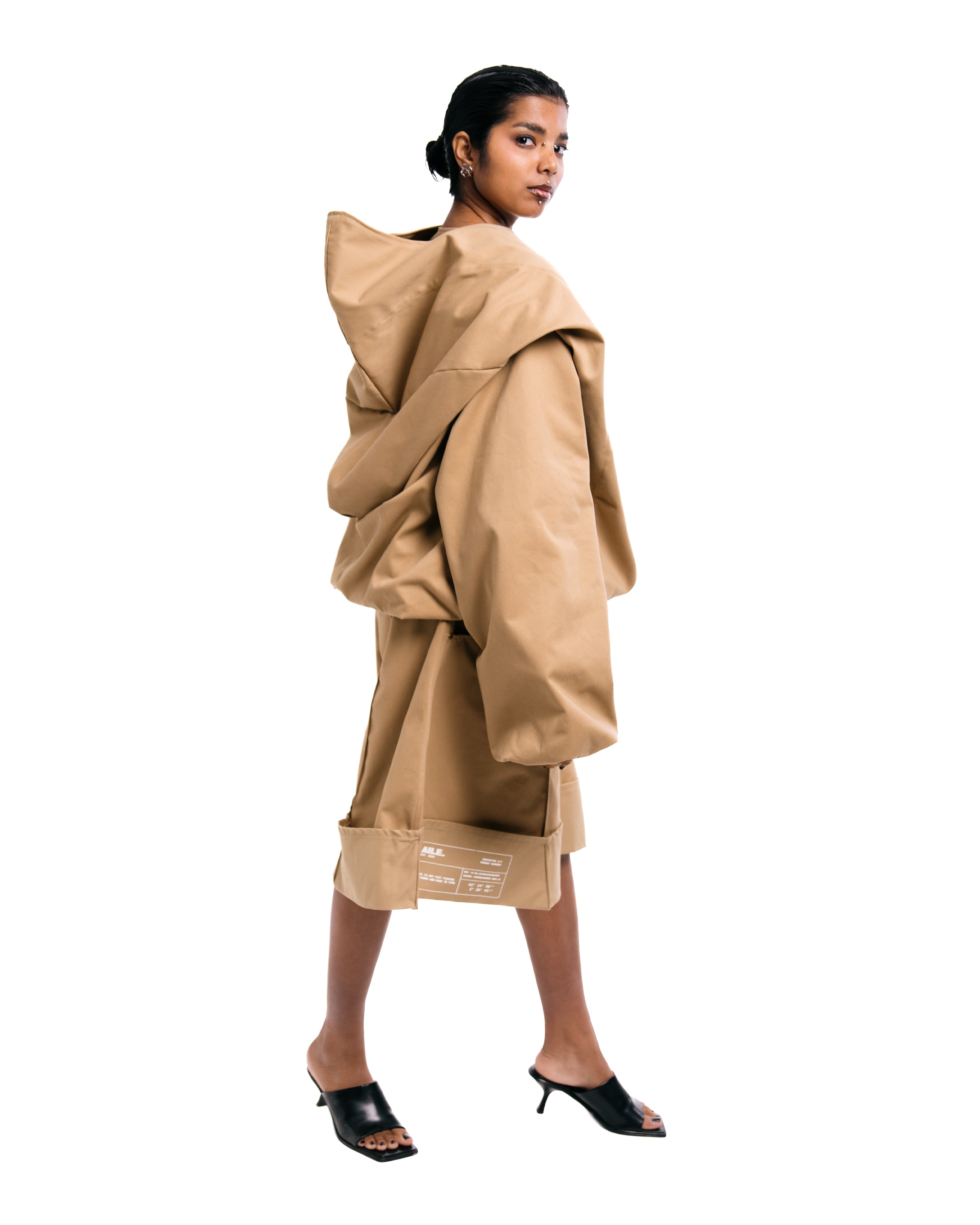HOOD TWILL JACKET IN BEIGE