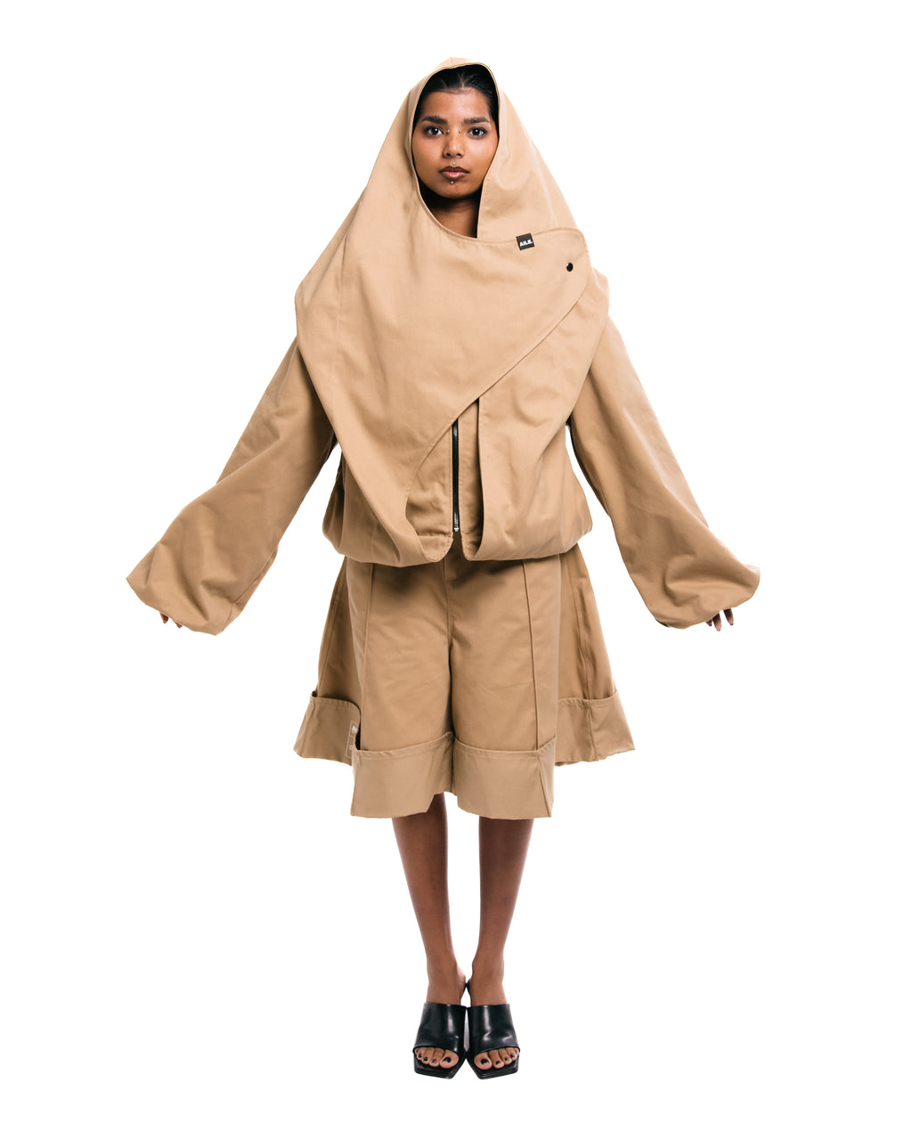 HOOD TWILL JACKET IN BEIGE