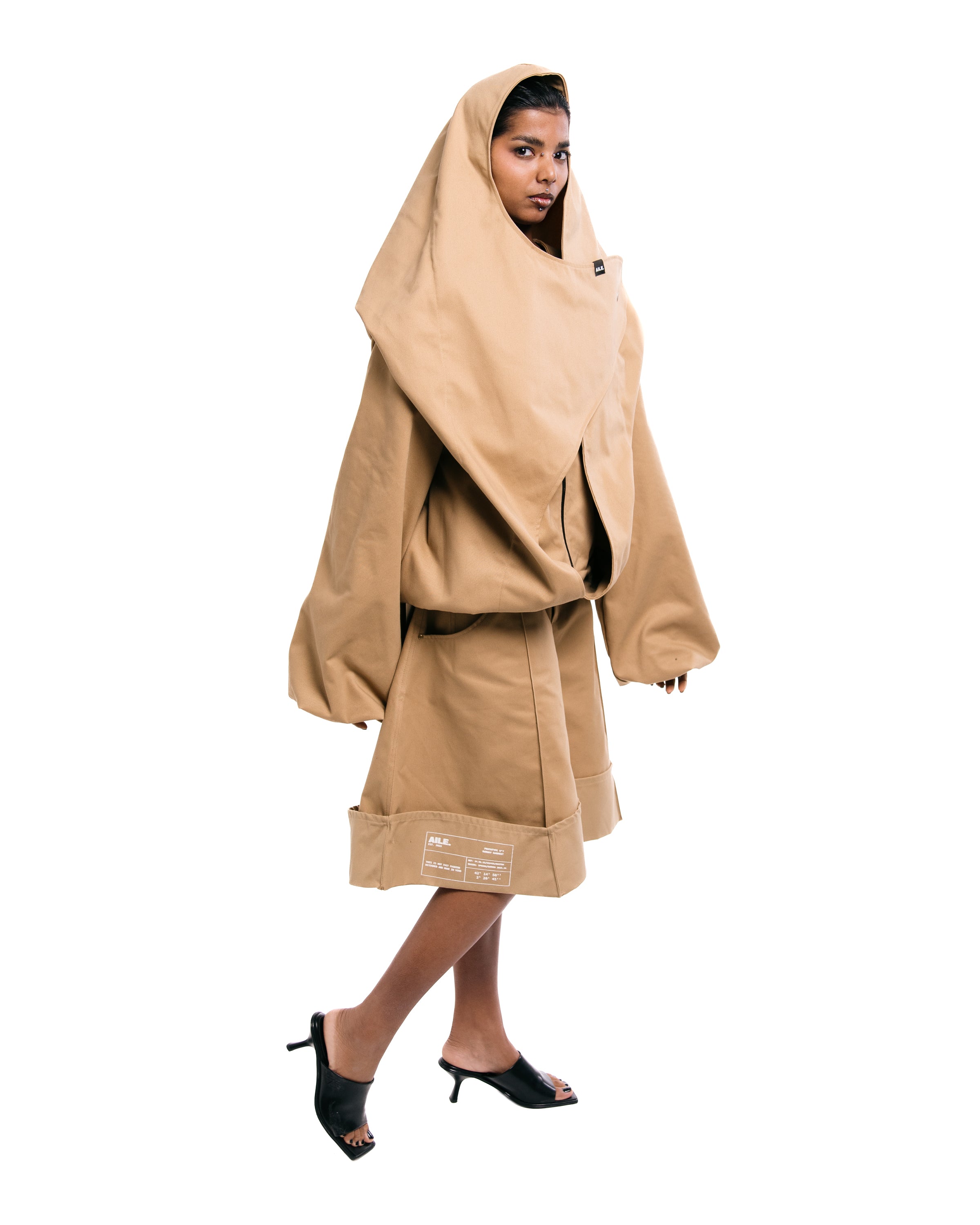 HOOD TWILL JACKET IN BEIGE