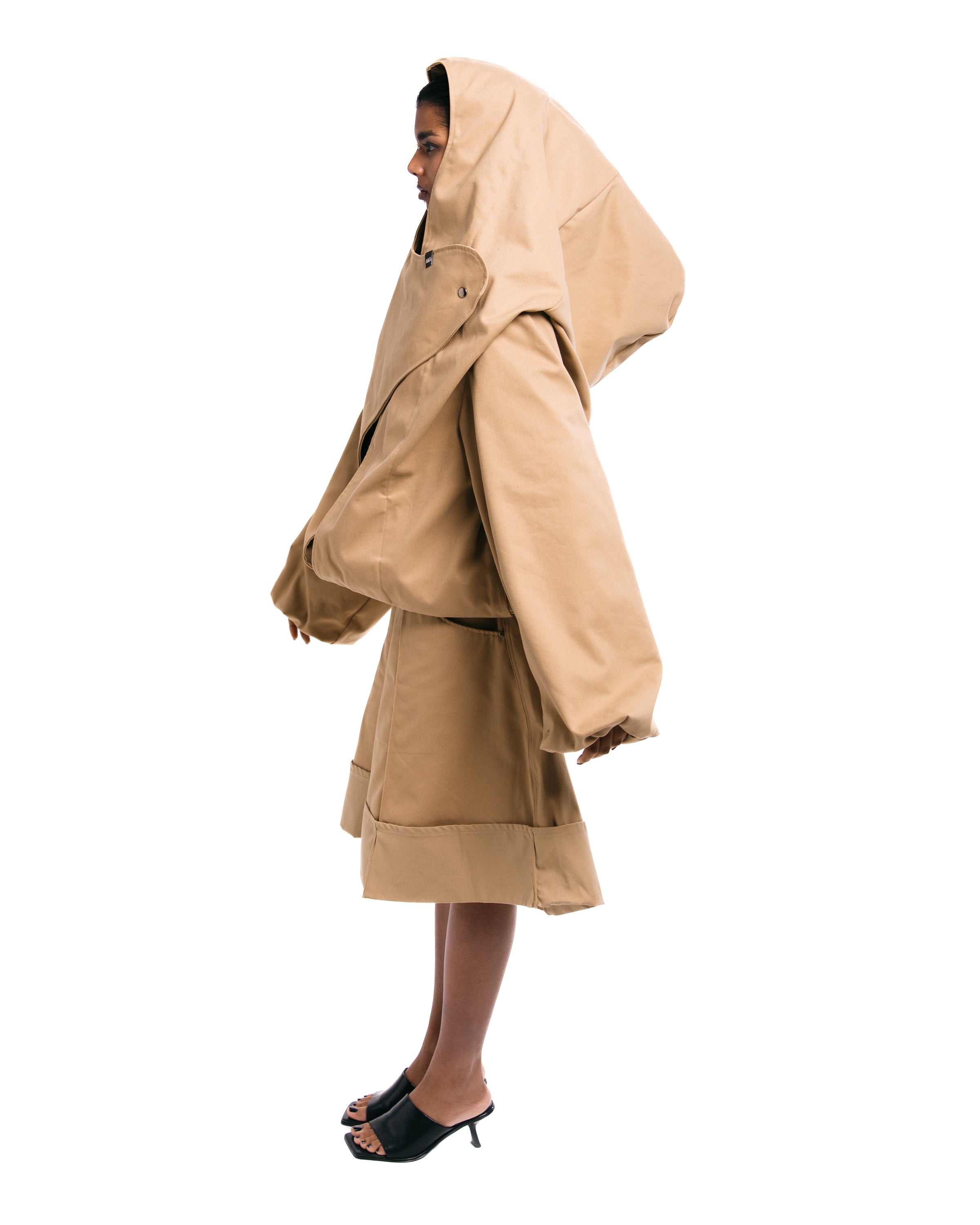 HOOD TWILL JACKET IN BEIGE