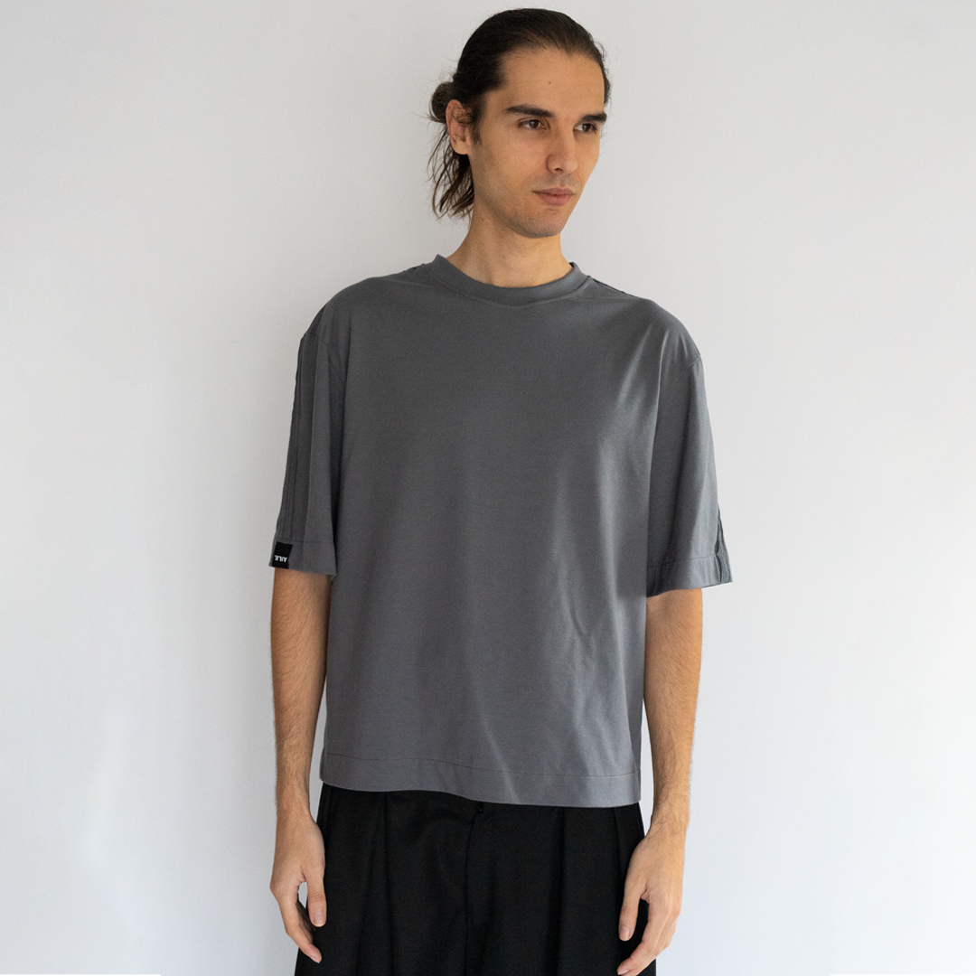 OVERSIZE CROPPED GRAPHIC T-SHIRT IN GREY