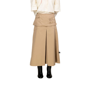 Regular unisex fit
Front pleat
Side pockets
Female model is 168 cm and wears a size S - Male model is 194 cm and wears a size M. (The size chart is below)
Made with workwear fabric&nbsp;
40% CO 60% PO
