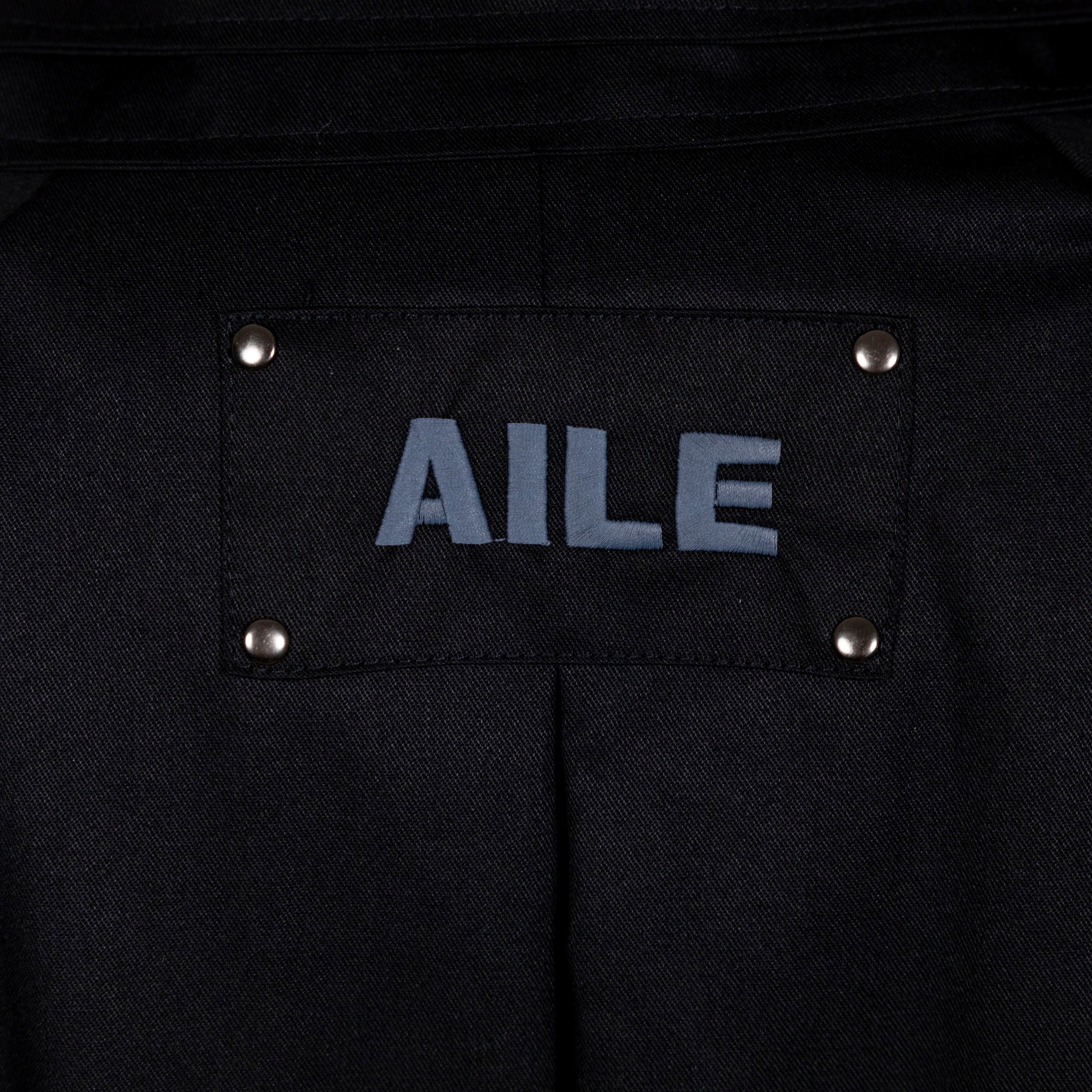 All our garments are patterned from 0, designed and made in Vigo by fashion professionals with over 30 years of experience in the sector.
THIS IS NOT FAST FASHION.