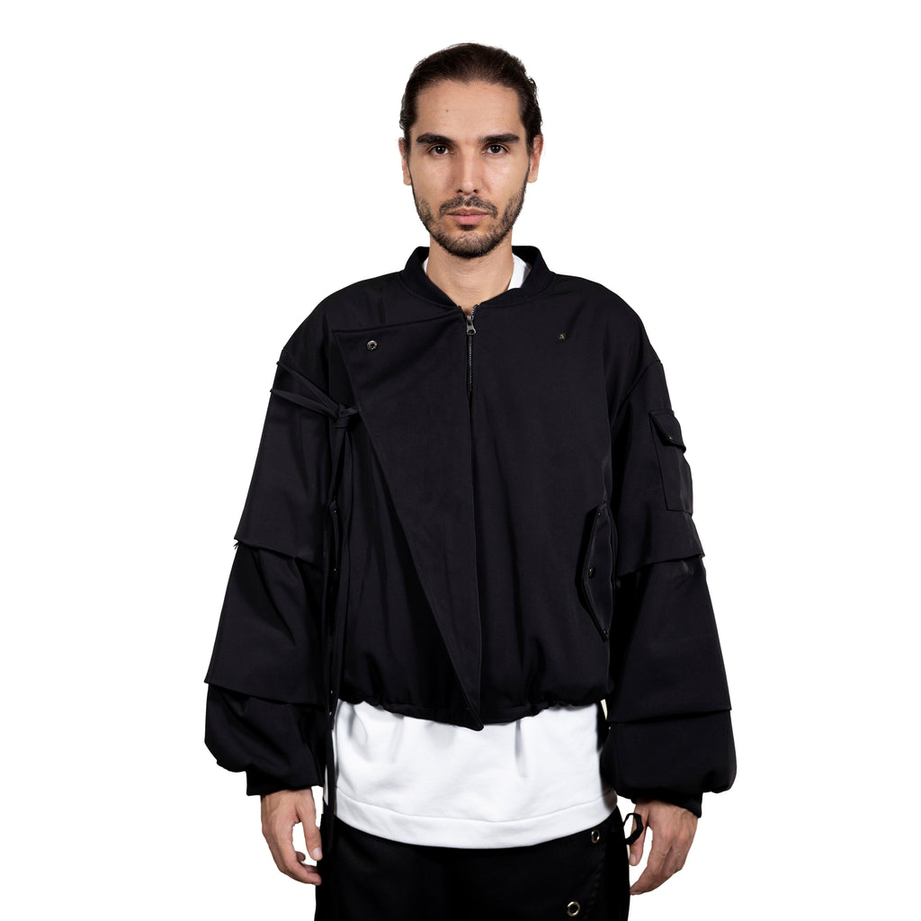 Double layered twill jacket in color black. 100% waterproof exterior and fur fleece interior. Folded sleeves and multi-position front.&nbsp;