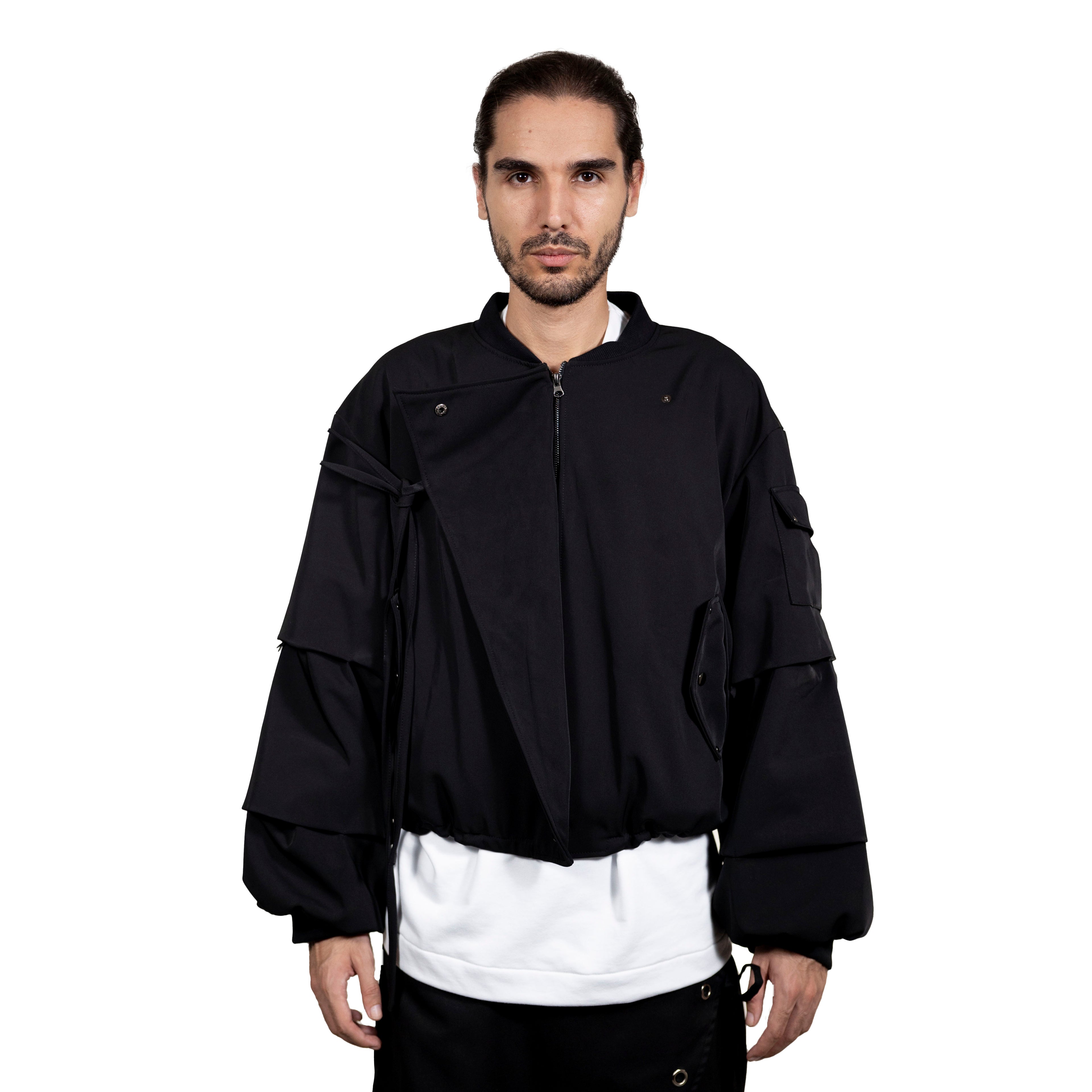 Double layered twill jacket in color black. 100% waterproof exterior and fur fleece interior. Folded sleeves and multi-position front.&nbsp;
