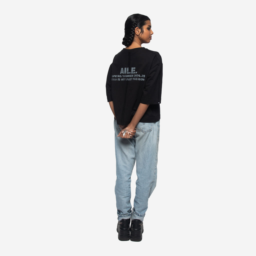 OVERSIZE CROPPED GRAPHIC T-SHIRT IN BLACK