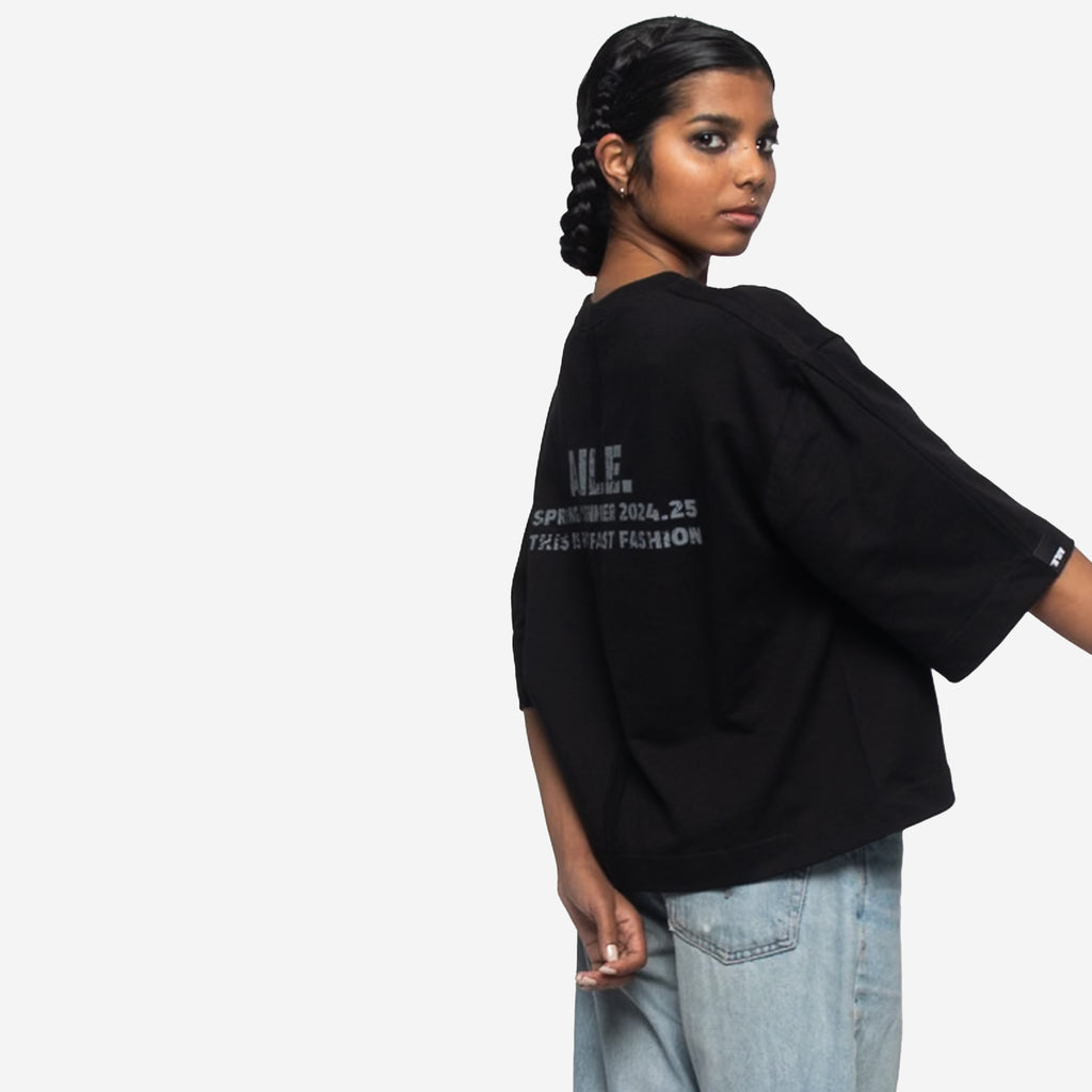 OVERSIZE CROPPED GRAPHIC T-SHIRT IN BLACK