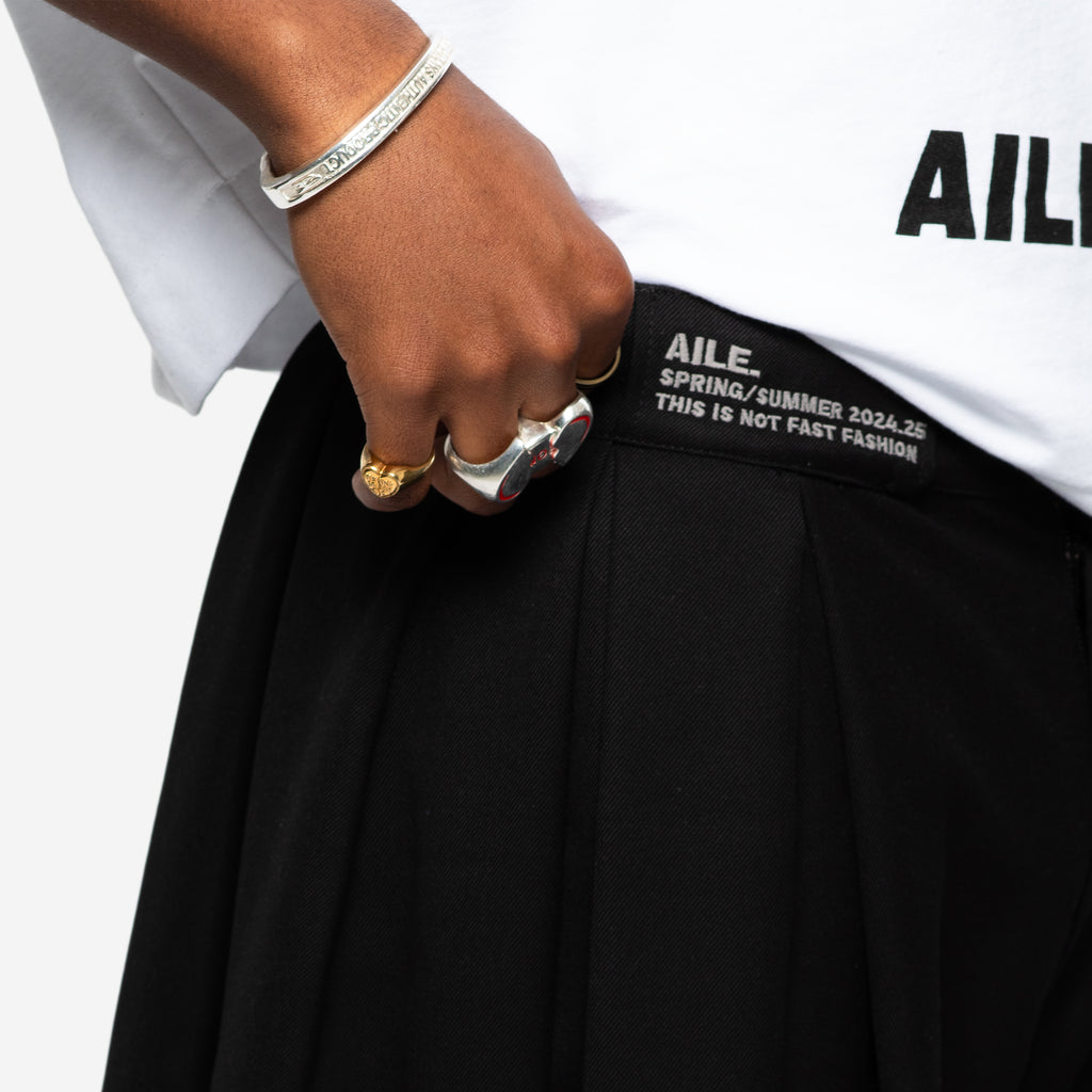 Handmade black short skirt with embroidered detail_AILE