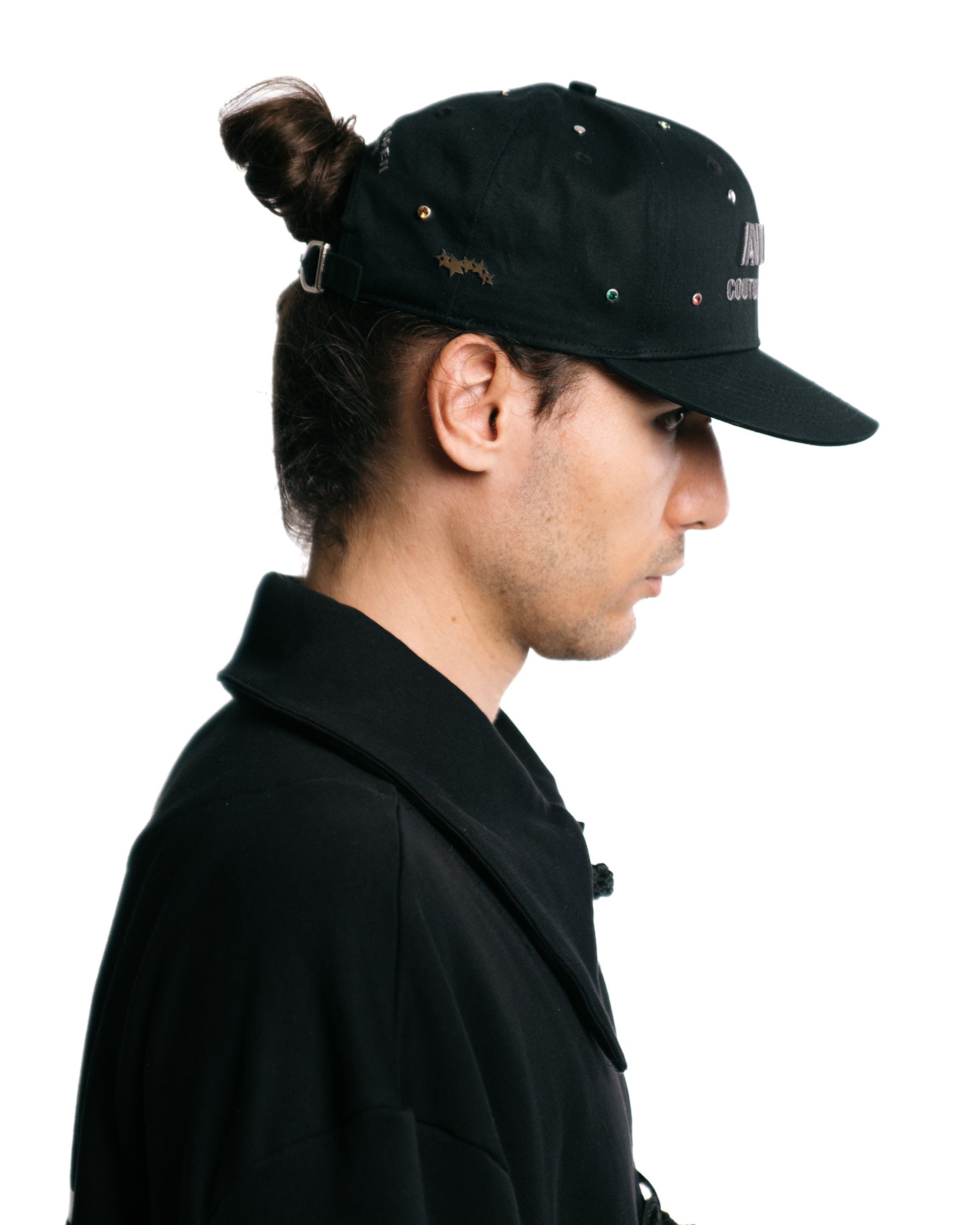 Black baseball cap AILE embroidered logo, crafted from 100% twill cotton and detailed with an adjustable buckle.