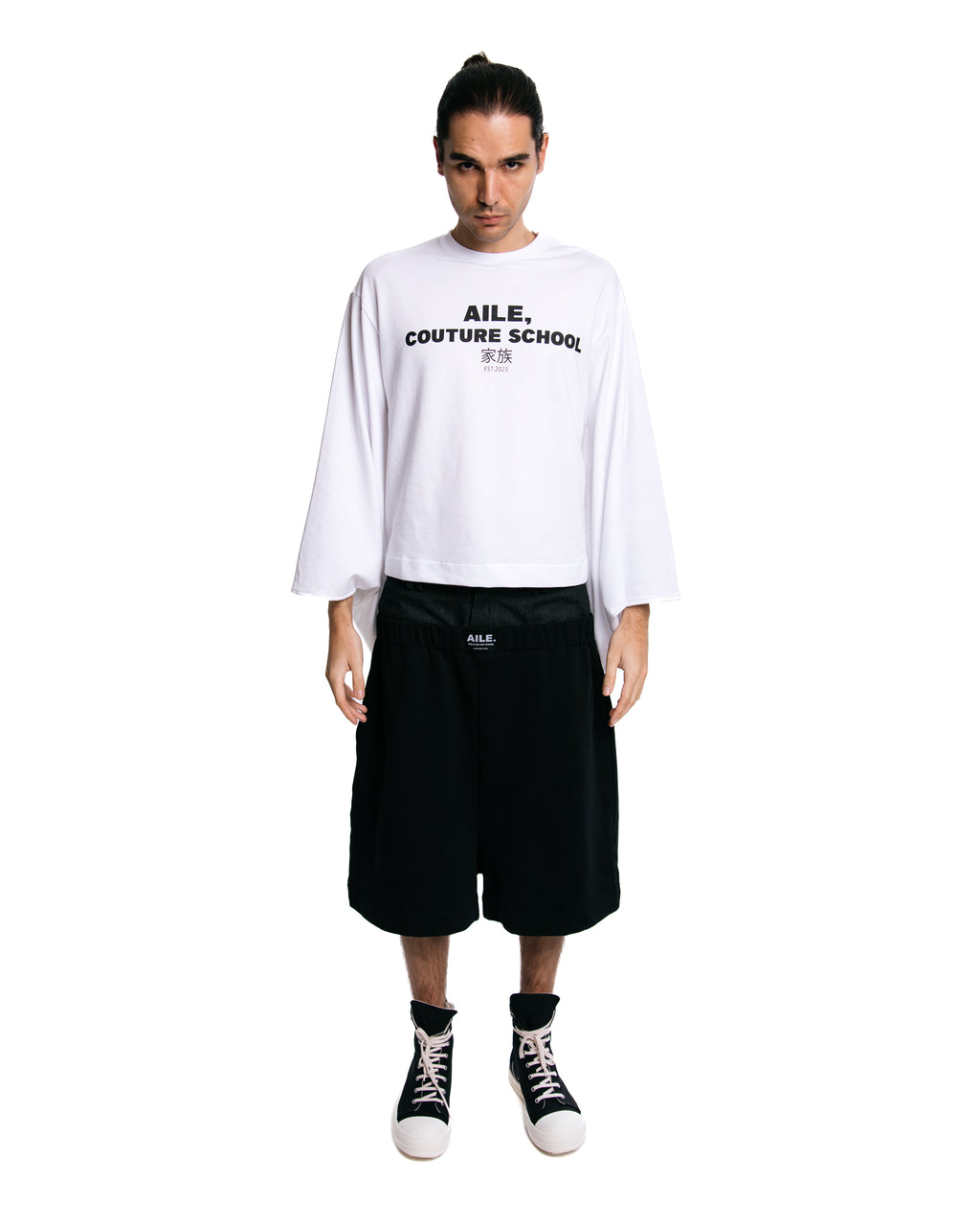 Short sweatpants in color black with double denim waistband in black.Aile Brand