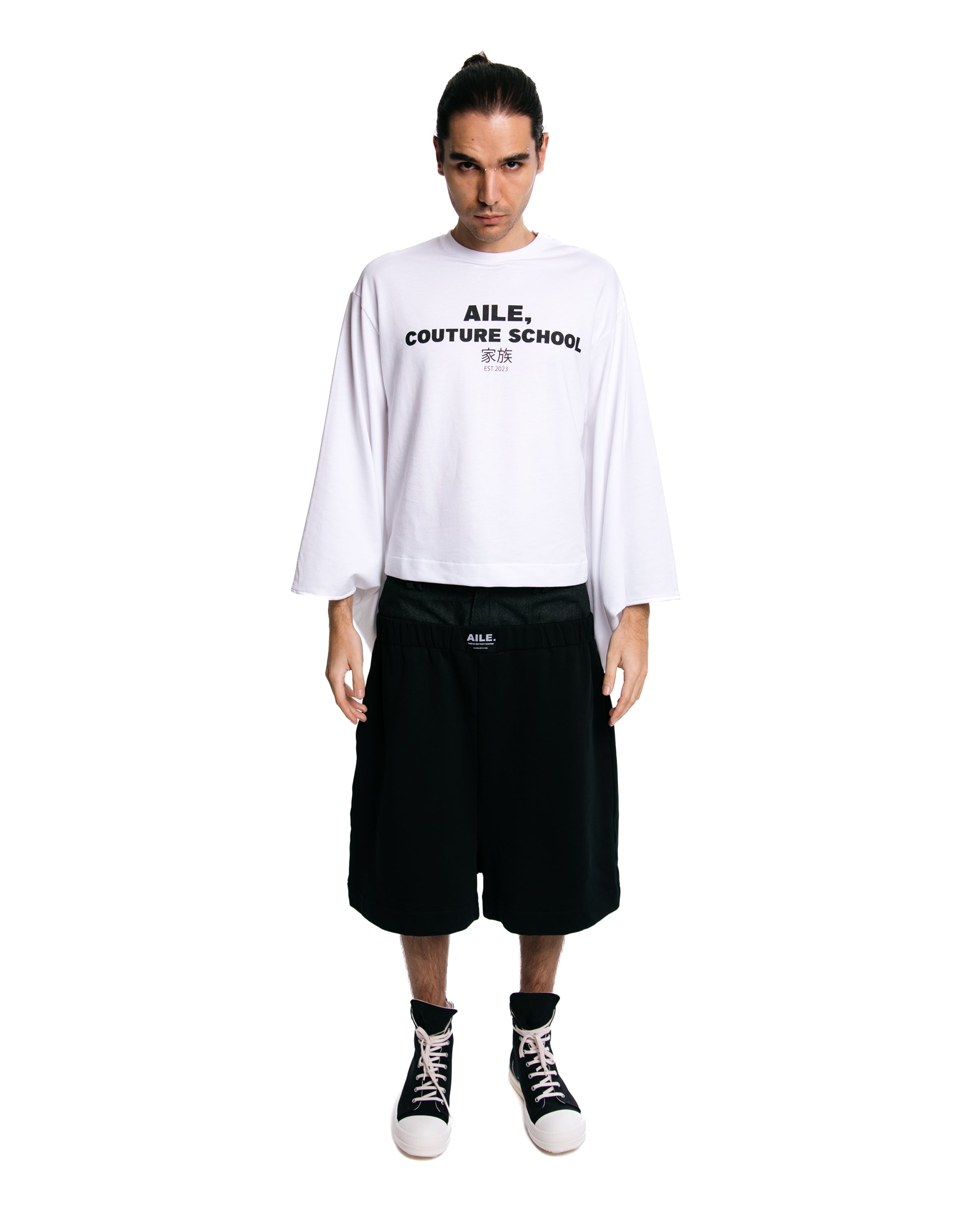 Short sweatpants in color black with double denim waistband in black.Aile Brand