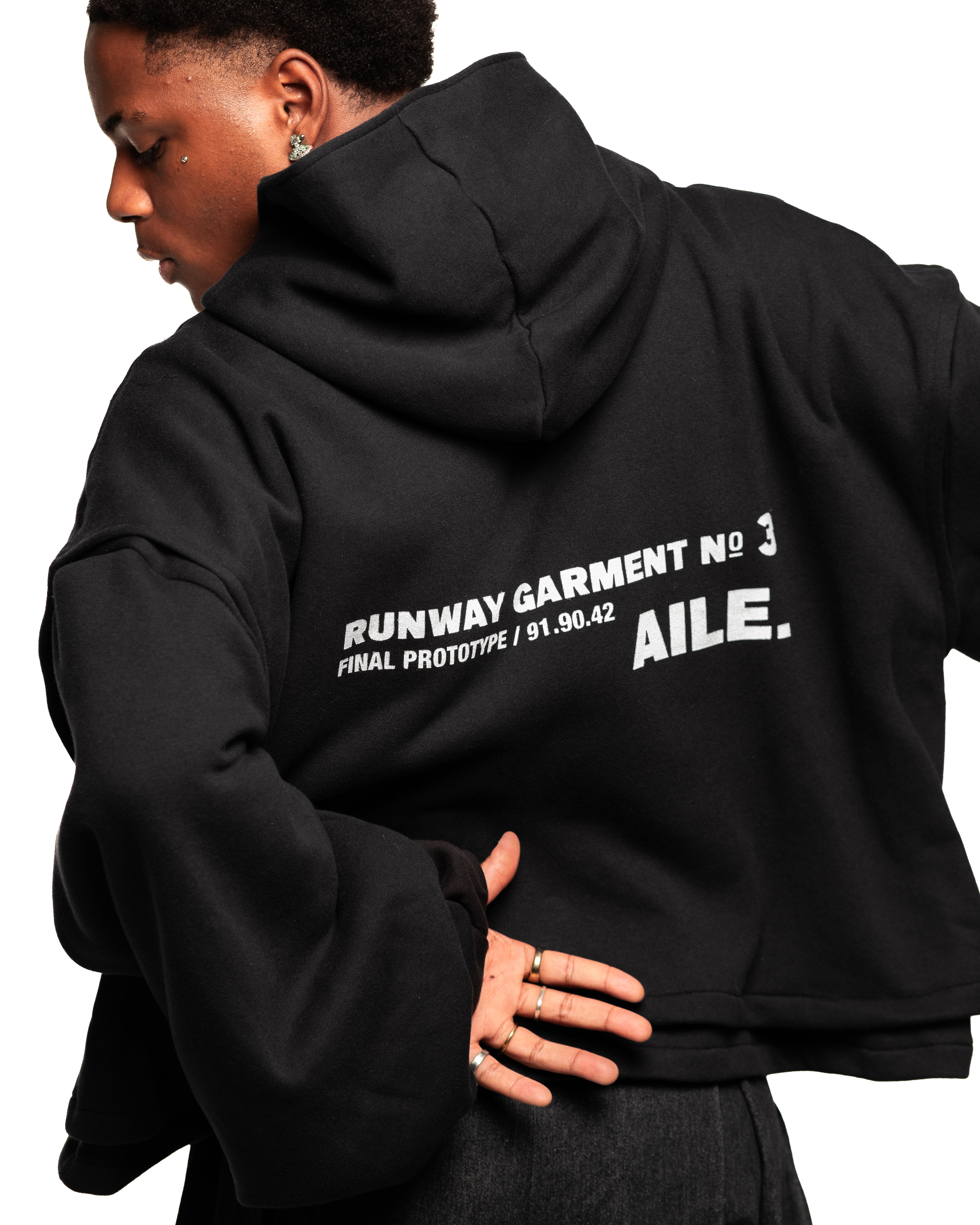Double-layered hoodie (same fabric inside and out). High-quality screen-printed design on the back in white. Designed and manufactured by AILE in Vigo.