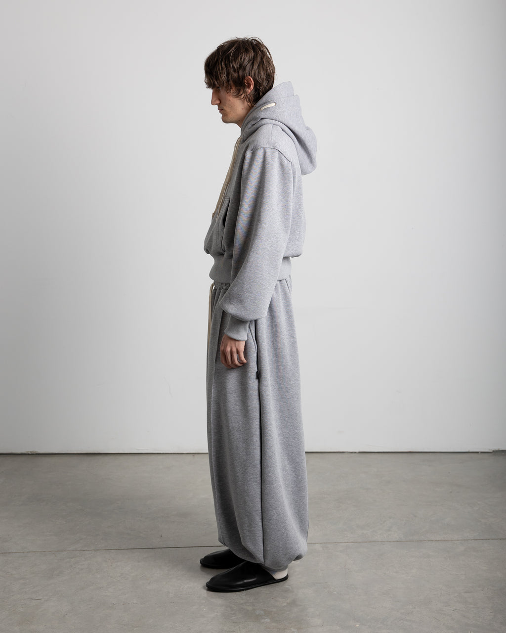 GREY PLEATED BACK HOODIE