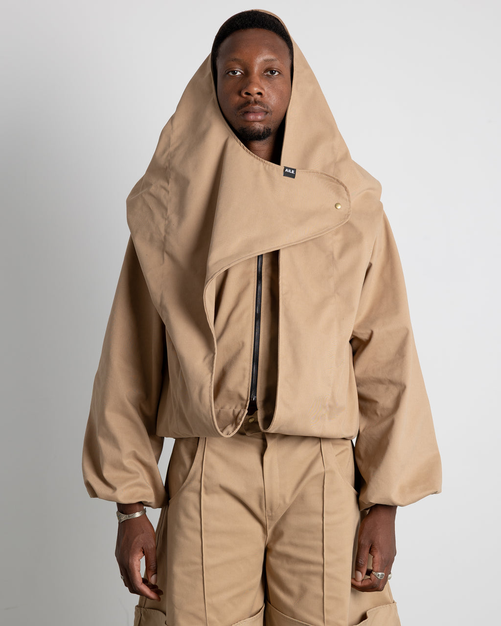 HOOD TWILL JACKET IN BEIGE