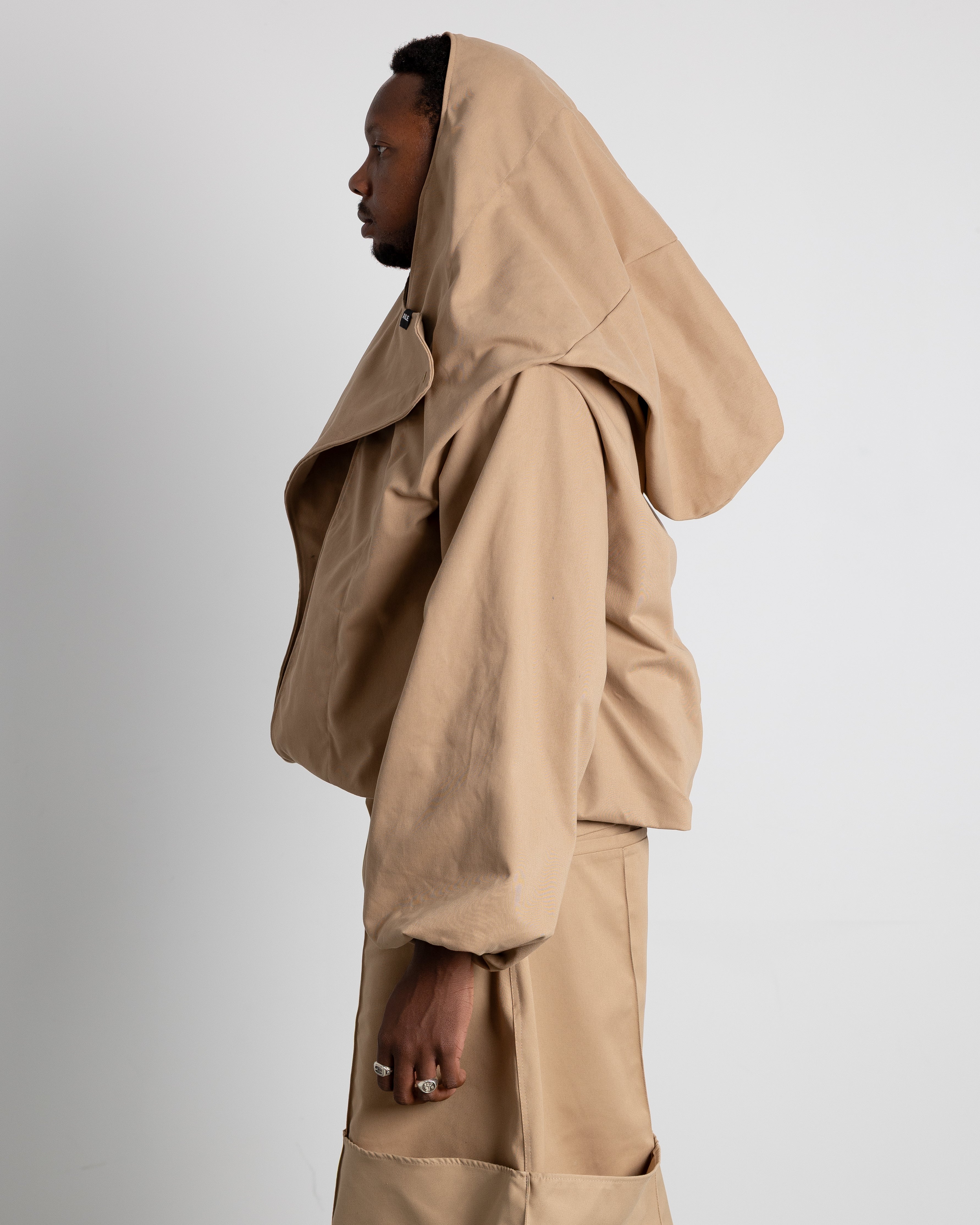 HOOD TWILL JACKET IN BEIGE