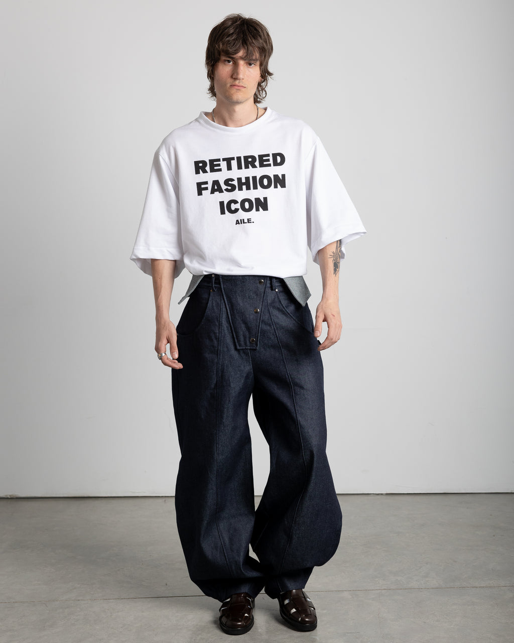 "RETIRED FASHION ICON" TEE