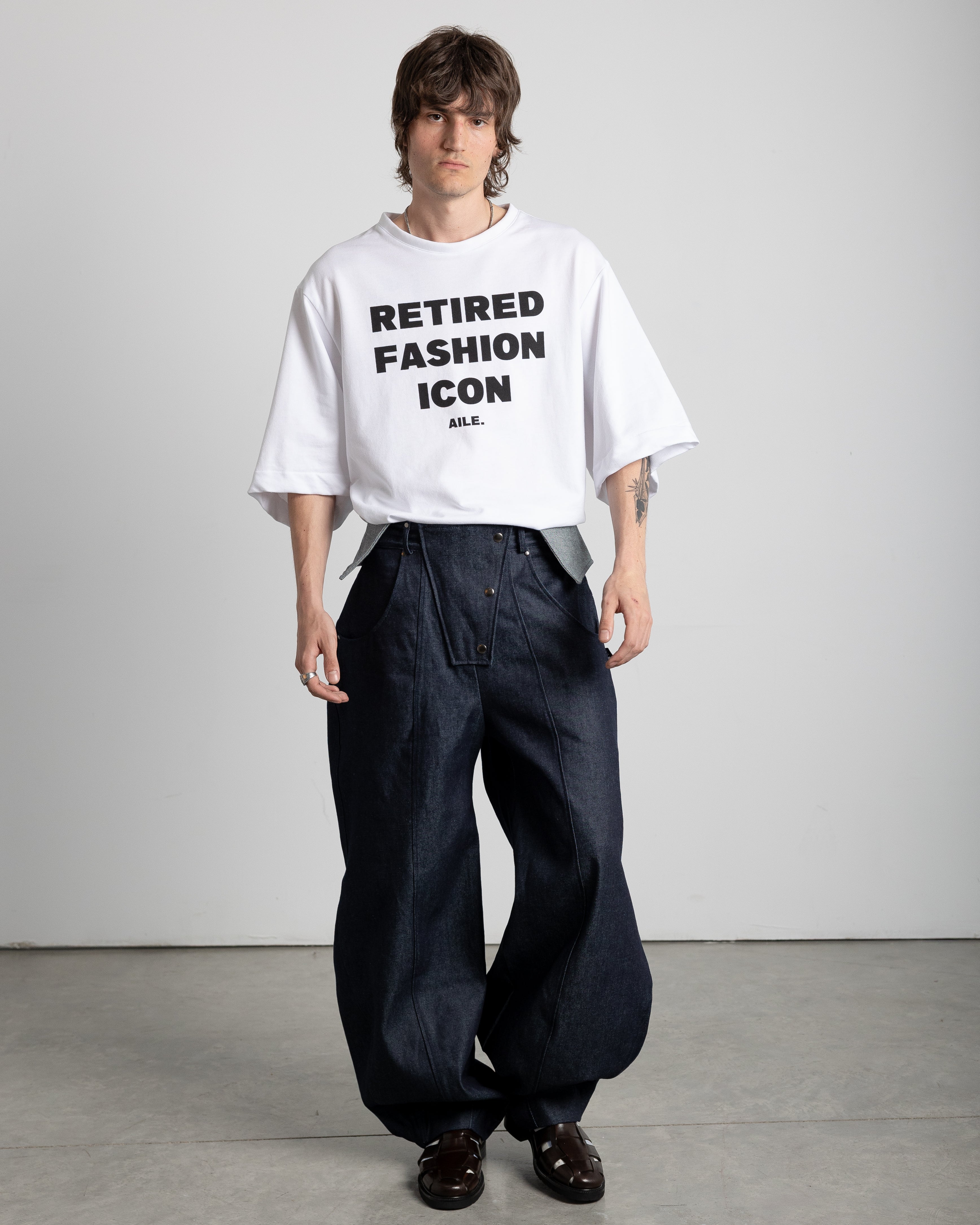 "RETIRED FASHION ICON" TEE
