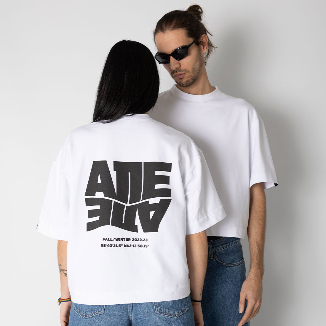 OVERSIZE CROPPED GRAPHIC T-SHIRT